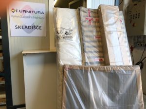 Julija 2021 smo podarili posteljo z vzmetnico fantu iz Ljubljane. 1